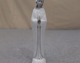 Homco 1425 Virgin Mary Praying Porcelain Figurine White Glossy Made in Taiwan