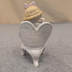 Vtg Porcelain Girl in Chair Figurine Gold Gilt Accents Numbered 2272 Pink Bow image 3