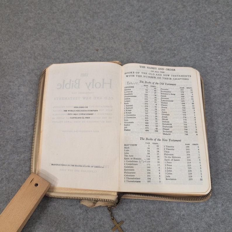 Vintage King James Version Holy Bible World Publishing Zippered White Cover KJV image 5