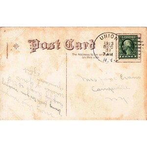 Antieke nieuwjaarskaart uit 1913 met klok, hulst en wintertafereel. Union NY poststempel, Duitsland. afbeelding 2