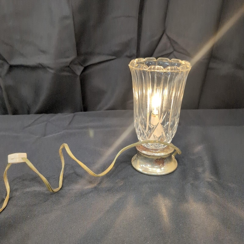 Vintage Electric Hurricane Accent Lamp Clear Cut Glass Silver Base image 1