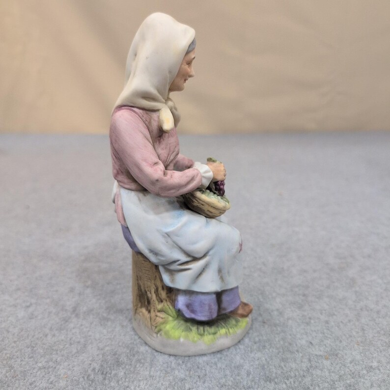 Homco 1433 Porcelain Figurine Old Woman with Grape Basket Matte Bisque Taiwan image 4