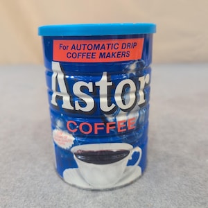 Lata de café Astor vintage, bote metálico azul de 1971, accesorio publicitario. imagen 1