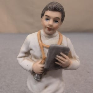 Figura de médico de porcelana vintage de Ayerst con estetoscopio blanco. imagen 2