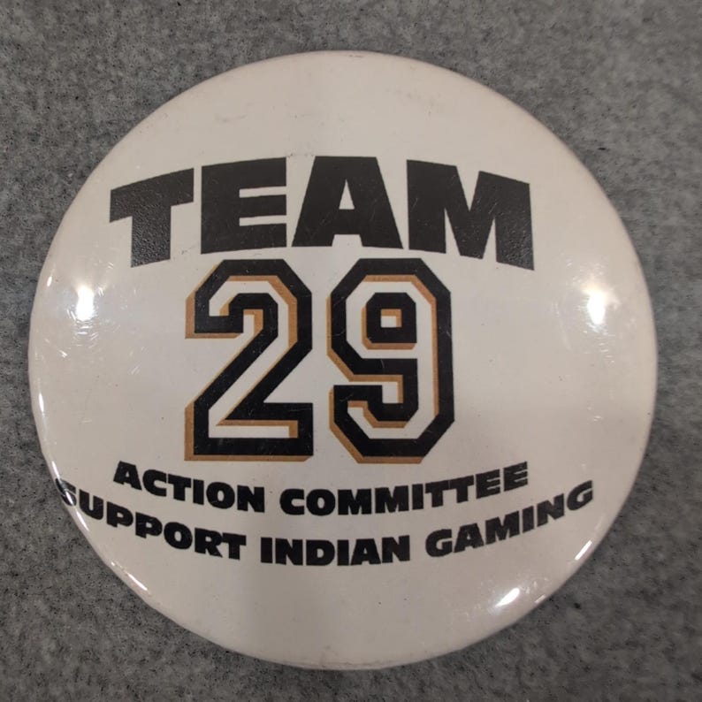 Team 29 Action Komitee Support Indian Gaming Pin Button Sammlerstück Bild 1