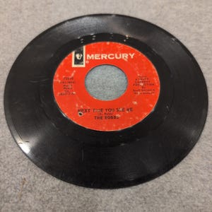 The Robbs I Don't Feel Alone Next Time You See Me Mercury 72616 45 RPM 7" Vinyl image 4