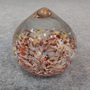 Pisapapeles vintage de cristal con burbujas multicolor de MB Daniels & Co., fabricado en Japón. imagen 1