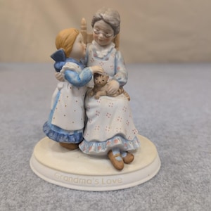 Holly Hobbie Grandmas Love Porcelain Figurine Limited Edition 1983 NA306 image 1