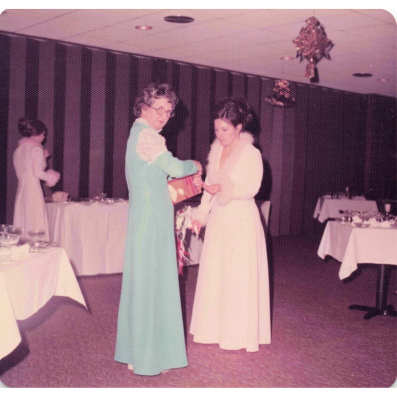 Vintage jaren 70 trouwreceptie set van 6 foto's van een militaire basis officiersclub afbeelding 4