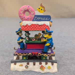 La scultura "Lard Lad for the Holidays" dei Simpson tratta da Christmas Express, numero 1544, 2004. immagine 1