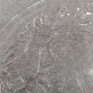VTG Prachtige geslepen glasplaat met reliëf hulst, appels en peren kerstkrans afbeelding 4