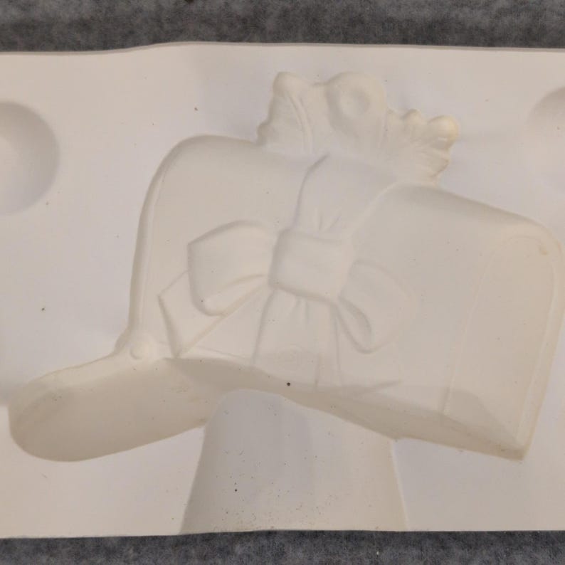 VTG 1981 Alberta's Molds Inc Ceramic Mailbox Holly Mouse Ceramic Slip Mold A-247 image 2