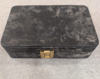Kit de viagem vintage para cuidados pessoais, estojo preto e vermelho, isqueiro de metal, lixa de unha, fabricado na Alemanha (NA308).