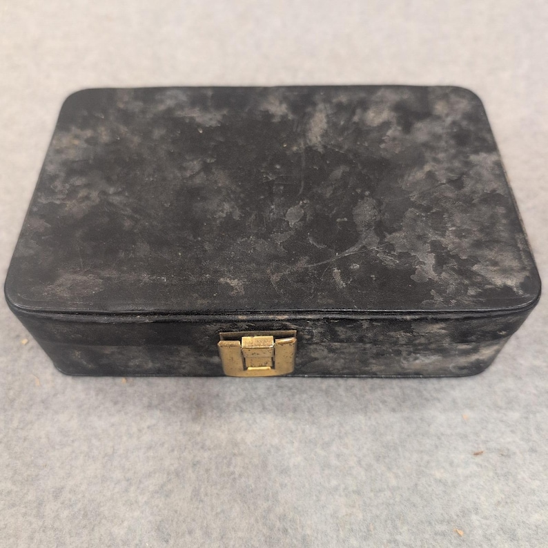 Vintage Travel Grooming Kit Black Red Case Metal Lighter Nail File Germany NA308 image 1