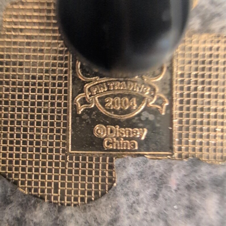 Disney's Fairy Tale Weddings 2004 Official Trading Pin White Gold Tone Logo image 3