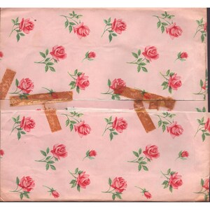 Papier cadeau vintage milieu du siècle pour bébé, éphémères roses et bleues, bébé endormi, état très bon. image 2