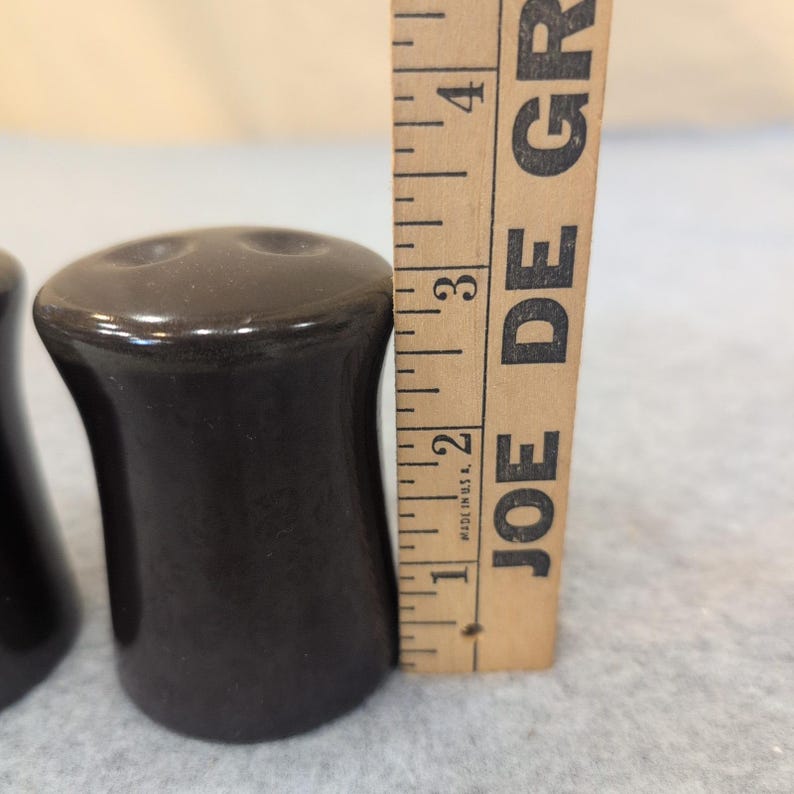 Juego de salero y pimentero de cerámica Franciscan Black Hourglass estilo MCM Vintage imagen 3