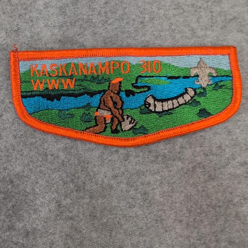 Emblema de aventura de campamento Scout Kaskamapo 310 WWW con borde naranja imagen 1