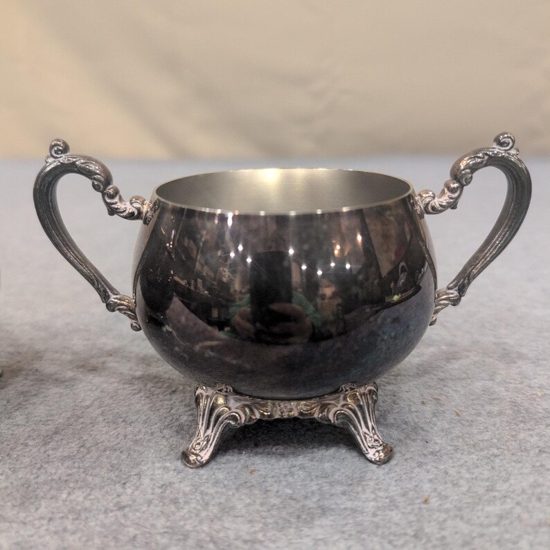 Oneida Silver Plated Footed Cream and Sugar Set with Lid USA Vintage image 3