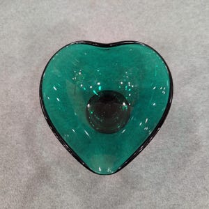 Fostoria hartvormige compote smaragdgroen glazen sokkel snoepschaal afbeelding 3