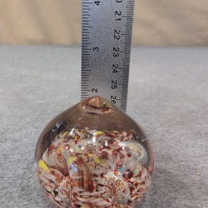 Pisapapeles vintage de cristal con burbujas multicolor de MB Daniels & Co., fabricado en Japón. imagen 3