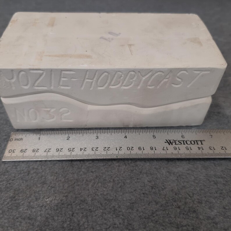 YOZIE HOBBYCAST NO 32 Mold Casting Girl with Butterfly Net and Bird image 4