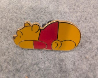 Spilla smaltata Disney Winnie the Pooh addormentato, edizione ufficiale 2003, tonalità oro.