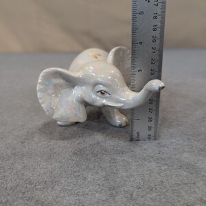 Vintage schillernde Keramik Elefant Figur Perlmutt Glasur Goldakzente Bild 3