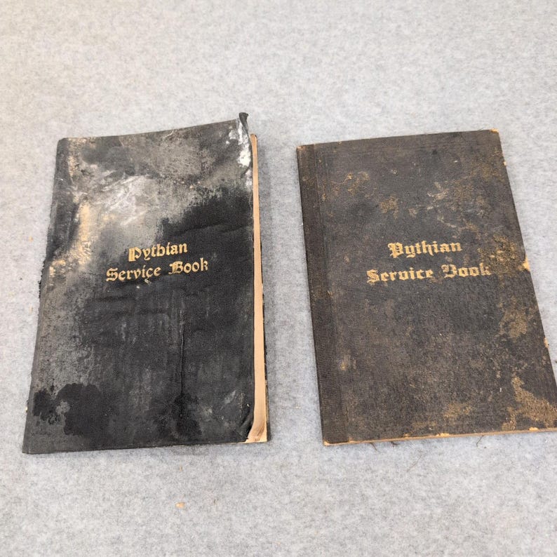 Libro de rituales y servicio de los Caballeros de Pythias, lote de 2, década de 1890, 1947. imagen 1