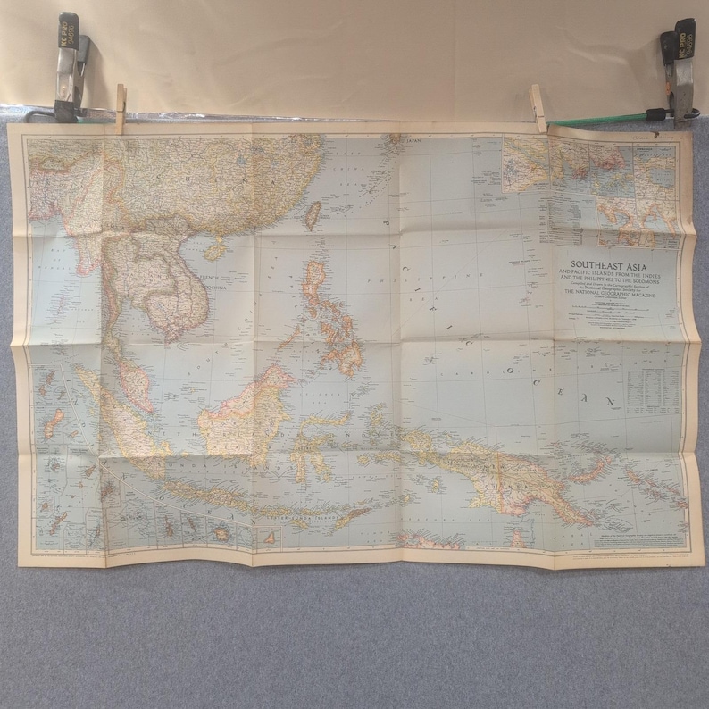 Mapa antiguo de National Geographic de 1944 del sudeste asiático y las islas del Pacífico durante la Segunda Guerra Mundial, 40x26 imagen 1