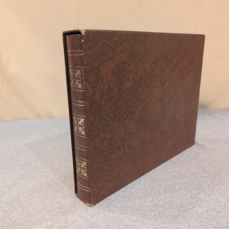 Vintage album uit 1972-1973 van de familie Harrington uit Charleston, West Virginia, van kolonel Patricia Harrington van de Amerikaanse luchtmacht. afbeelding 1