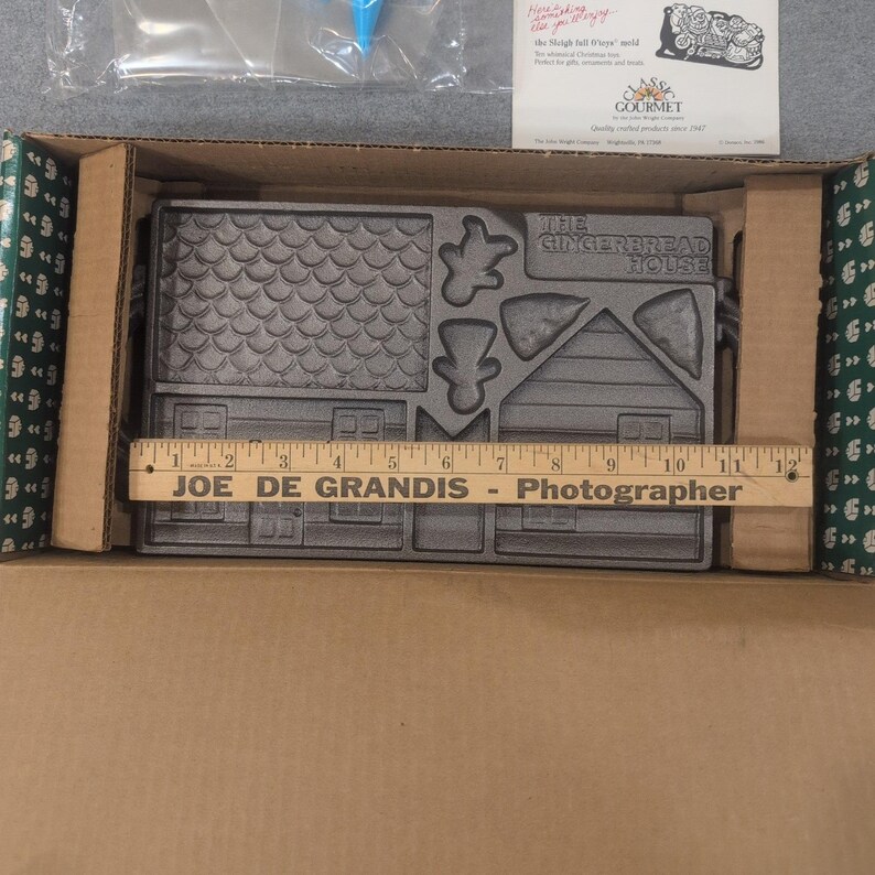 John Wright Fun & Easy All Occasion Gingerbread House Cast Iron Mold Kit 73-028 image 7