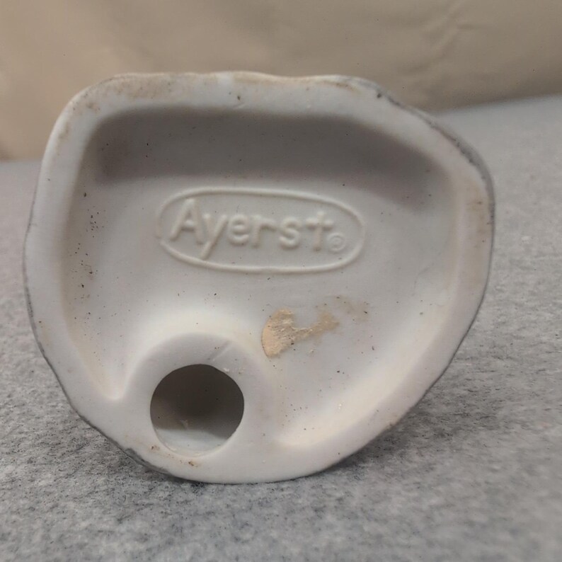 Figura de médico de porcelana vintage de Ayerst con estetoscopio blanco. imagen 5