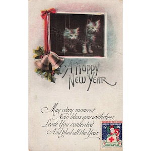 Vintage Neujahrspostkarte von 1919 im RPPC-Stil mit Kätzchen, Glocken und dem Siegel des Roten Kreuzes, Sheboygan, Wisconsin Bild 1