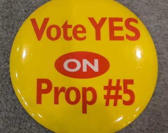Vote YES ON Prop #5 Wahlkampfbutton Pin gelb rot 9,5 cm
