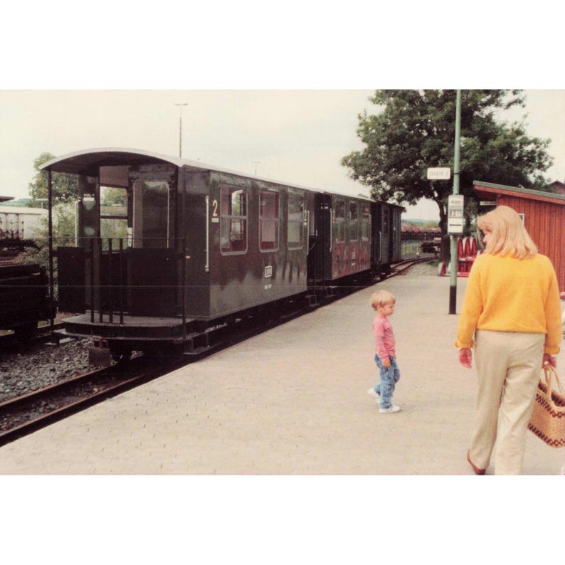 ヴィンテージのドイツの駅で発見された写真スナップショット鉄道1980年代アグファ 画像 1