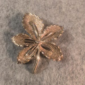 Gold Tone Leaf Pin Brooch Textured Vintage Jewelry Accessory image 1