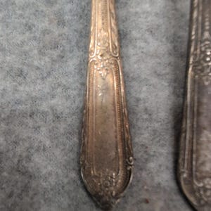 Wm Rogers & Son Silverplate Teaspoons Set of 5 Vintage Floral Scroll Pattern IS image 2