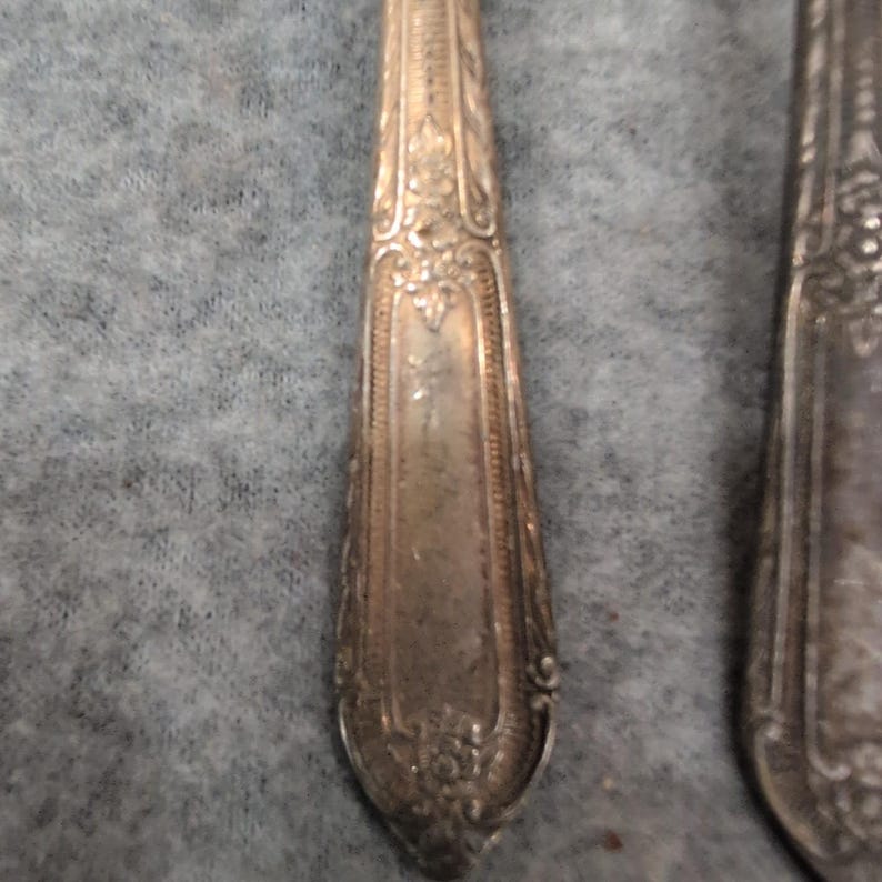Wm Rogers & Son Silverplate Teaspoons Set of 5 Vintage Floral Scroll Pattern IS image 2
