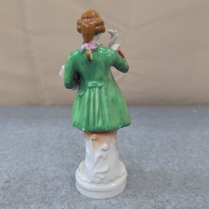 Figurine en porcelaine du Japon, fougère, homme colonial victorien au manteau vert rococo VTG 20 cm image 3