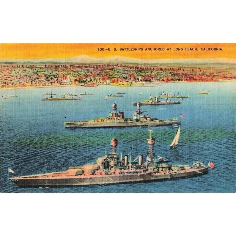 Vintage Leinenpostkarte US-Schlachtschiffe Long Beach, Kalifornien 1944 Zweiter Weltkrieg Marine Bild 1