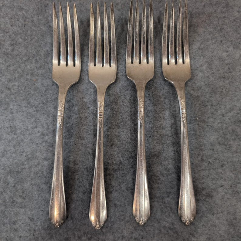 Set of 4 Wm Rogers Silverplate Forks Floral Engraved Vintage Dining Tableware IS image 1