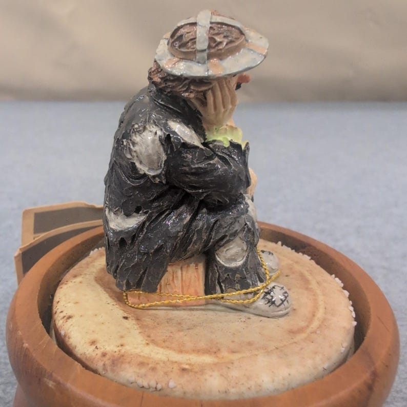 The Emmett Kelly Jr Collection Sad Clown Figurine Exclusively Flambro Sitting image 5