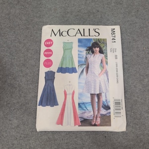 Cartamodello McCall's M6741 per abito foderato taglie forti petite 18W-24W VG+ immagine 1
