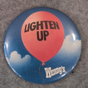 VTG Wendy's Lighten Up Balloon Pin Button Retro Fast Food Memorabilia Pinback image 1