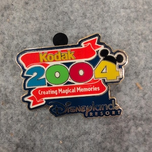 Disney Kodak 2004 Creating Magical Memories Disneyland Resort Pin Trading image 1