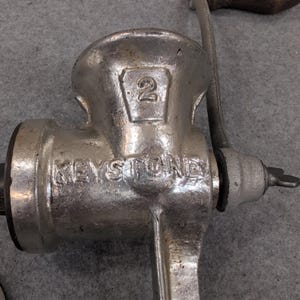 Handmatige vleesmolen Keystone nr. 2 Vintage zilver gegoten metalen handslinger klem op afbeelding 2