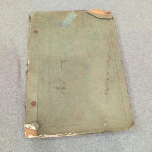 Álbum de recortes vintage hecho a mano con ilustraciones de mediados de siglo y artículos infantiles efímeros imagen 1