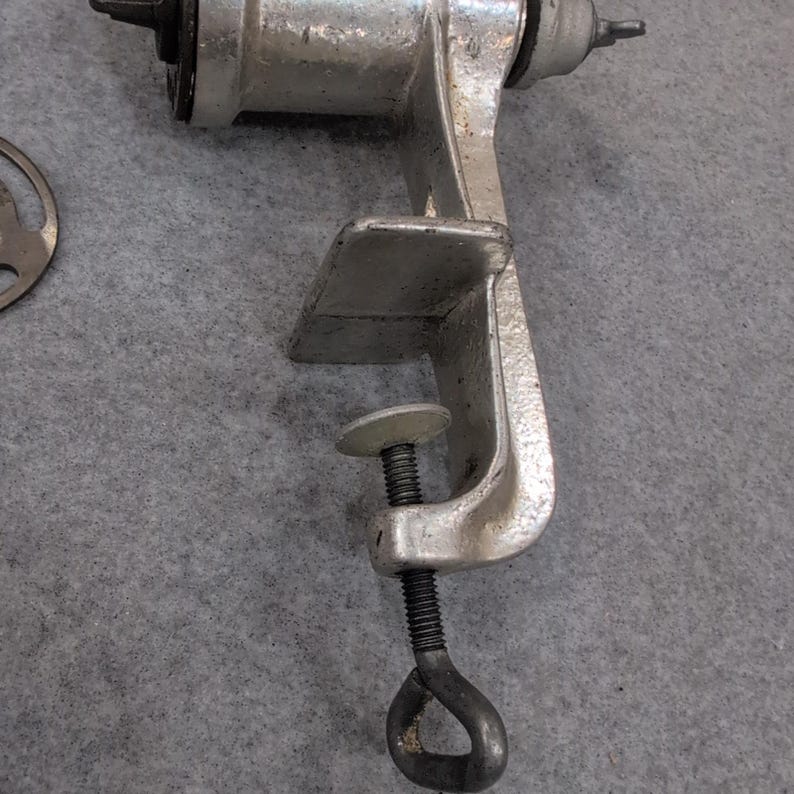Handmatige vleesmolen Keystone nr. 2 Vintage zilver gegoten metalen handslinger klem op afbeelding 3