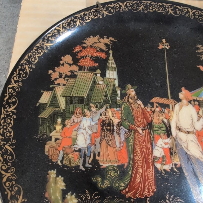 Prato de porcelana colecionável com os personagens Ruslan e Ludmilla, lendas russas, Palekh, URSS, 1988. imagem 2
